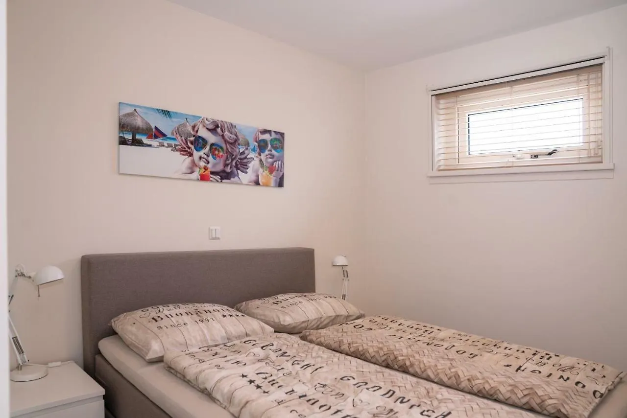 Santvort Luxury Apartment With Private Parking Zandvoort